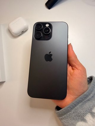 iPhone 16 Pro Max Negro + Airpods 3