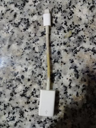 adaptador de USB-C a USB-A de Apple