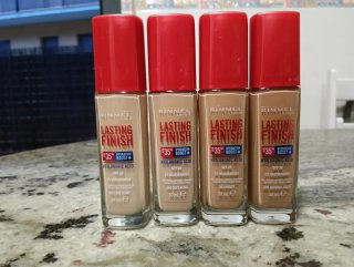 Bases de Maquillaje Rimmel Lasting Finish