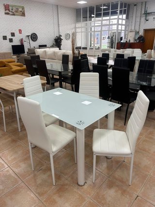 Mesa comedor 4 puestos blanca.
