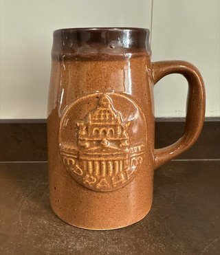 Jarra con relieve de la catedral de Sofía