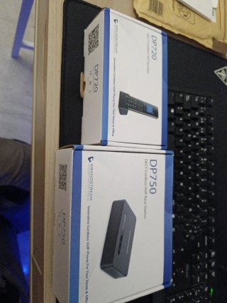 Grandstream DP750 y DP720 DECT Base y teléfono VoI