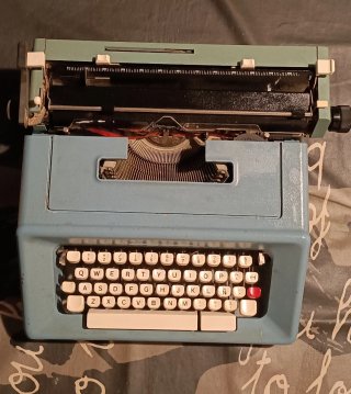 Máquina de escribir vintage Olivetti Studio 46