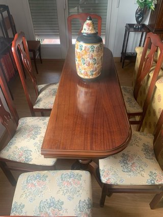 Mesa Plegable de Madera y 6 Sillas Tapizadas
