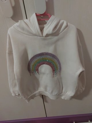 Sudadera Blanca con Arco Iris