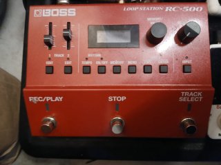Boss RC-500 Loop Station con pedal controlador.