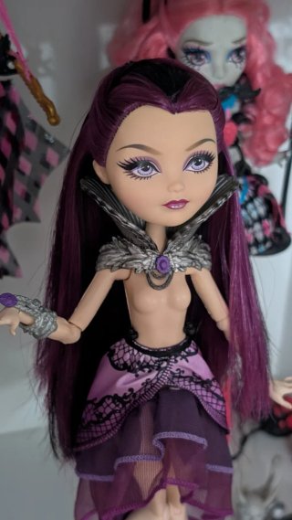 Muñeca Raven Queen Ever After High