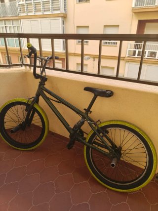 Bicicleta BMX Verde