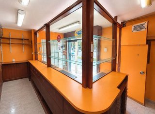 Local comercial en alquiler en Sant Josep en Hospitalet de Llobregat, L´