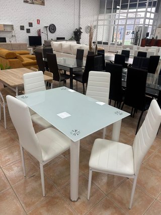 Mesa cristal blanca + 4 sillas Oferta.
