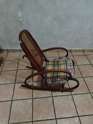 Mecedora Antigua de Madera