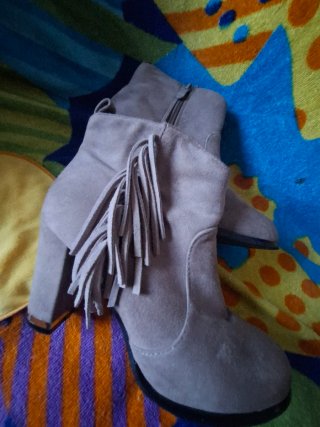 Botines de Antelina Talla 37 Color arena o taupé.
