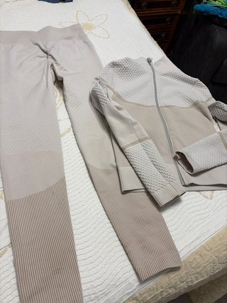Chándal de licra beige
