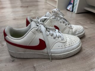 Zapatillas Nike Blancas y Rojas