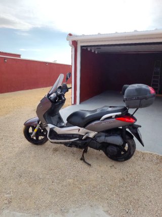 Yamaha X-Max 250