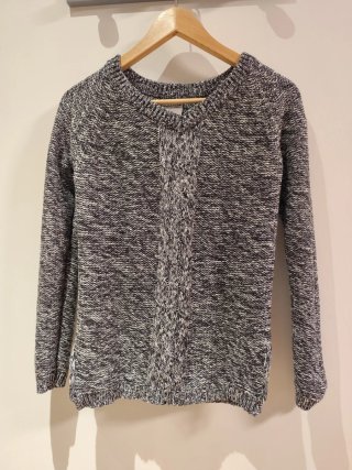 Jersey de punto blanco y negro