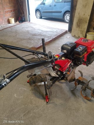 Motocultor con motor de gasolina