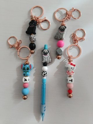 Llaveros y Bolígrafo con Figuras