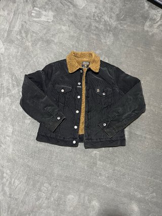 Chaqueta vaquera negra con forro de borreguito