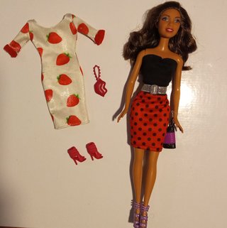 Barbie Nikki con due vestiti