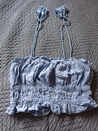 Top Azul con detalle de Bordado
