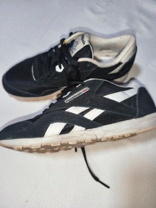 Zapatillas Reebok Negras y Blancas