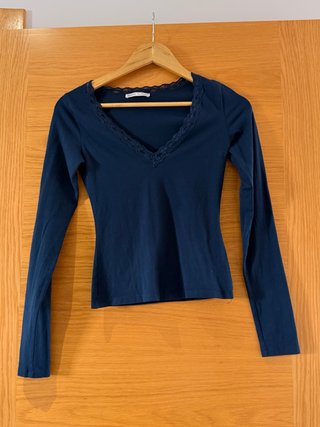 Camiseta Bershka Azul Marino con Encaje