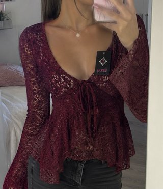 Blusa Encaje Floral Burdeos manga larga Talla S/N