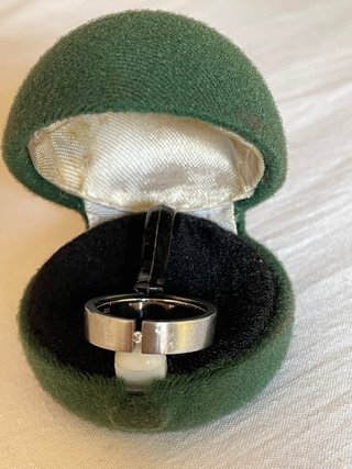 Anillo de acero con diamante