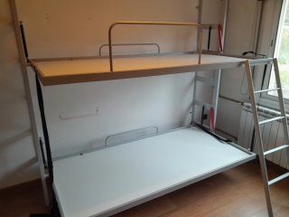 Litera abatible de pared metálica y madera