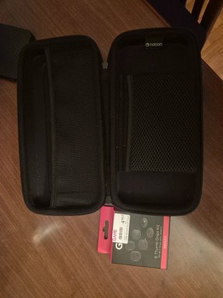 Funda Nacon para Nintendo Switch y Grips