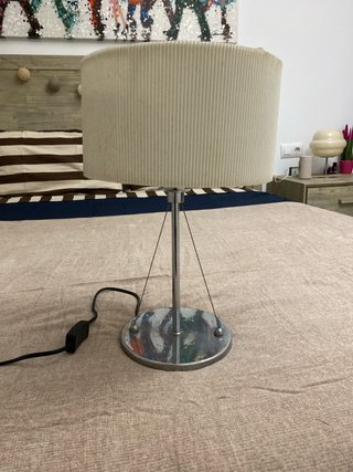 Lámpara de mesa con pantalla