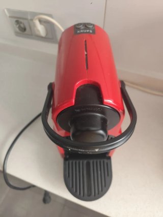 Cafetera de cápsulas Krups Nespresso roja