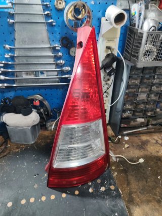Faro Derecho y Piloto Trasero Citroen C3 2006