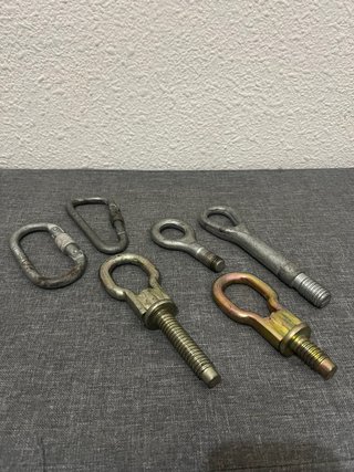 6 ganchos y 2 anillas de remolque