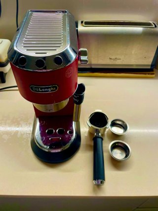 Cafetera DeLonghi Dedica Roja