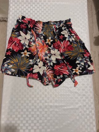 Pantalón corto Stradivarius estampado Talla M