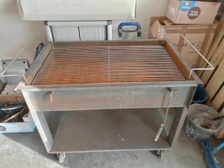 Barbacoa de Metal con Parrilla de Inox