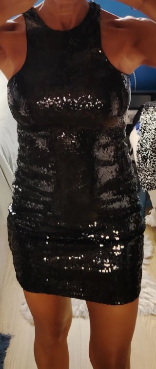 Vestido corto de lentejuelas negro