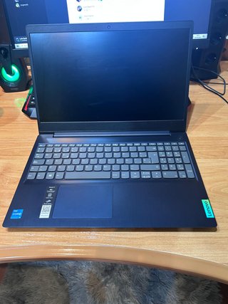 Portátil Lenovo IdeaPad 3 15.6" i3 / 8GB RAM