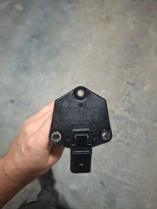 Sensor de aceite 04E 907 660D