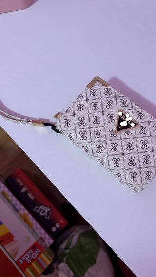 Cartera de mujer (“guess”)