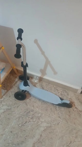 Patinete de tres ruedas