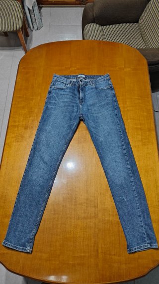 Pantalón vaquero ajustado azul