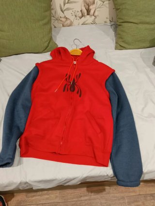 Chaqueta Spiderman con capucha. Tallaje asiático