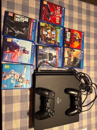 PlayStation 4 (PS4) con 8 juegos