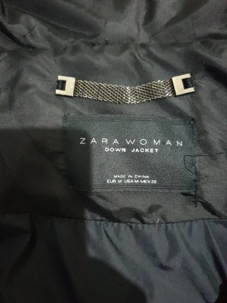 Abrigo de plumas Zara negro talla M