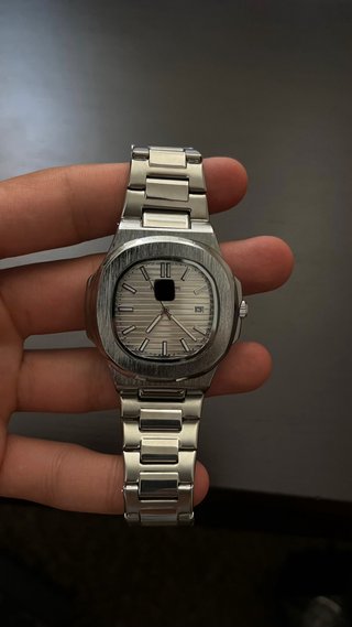 Reloj de pulsera plateado