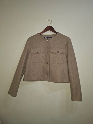 Chaqueta corta ZARA beige