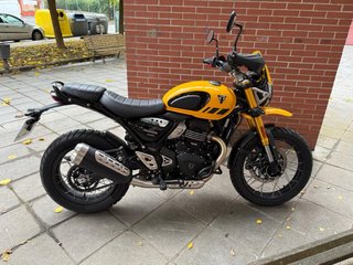 Triumph Scrambler 400 XC Amarilla